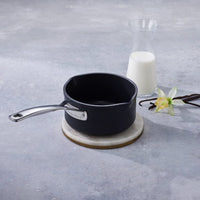 Le Creuset - Casserole avec becs verseurs 16 cm Casserole Le Creuset
