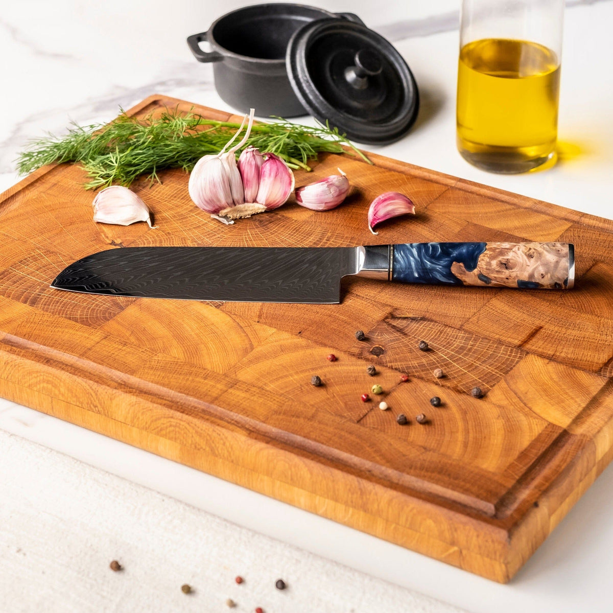 Couteaux Shinrai - Coffret de 2 couteaux damassés en époxy saphir - Couteau de chef + couteau Santoku