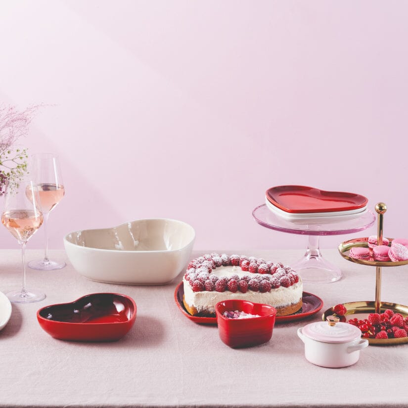 Plat de service en forme de cœur Le Creuset, rouge cerise, 30 cm