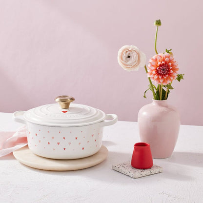 Le Creuset - Cocotte ronde en fonte émaillée à motif cœur