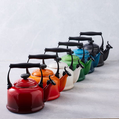 Le Creuset - Tradition Fluitketel Kersenrood 2,1l Fluitketel Le Creuset 
