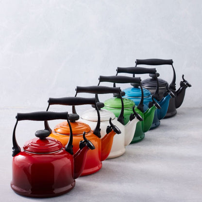 Bouilloire à sifflet Le Creuset - Tradition Meringue 2,1 l 