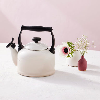 Bouilloire à sifflet Le Creuset - Tradition Meringue 2,1 l 