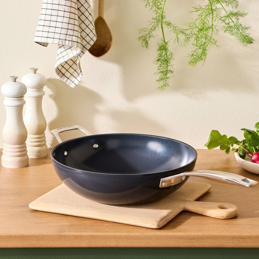 Le Creuset - Poêle à wok antiadhésive Essential 30 cm