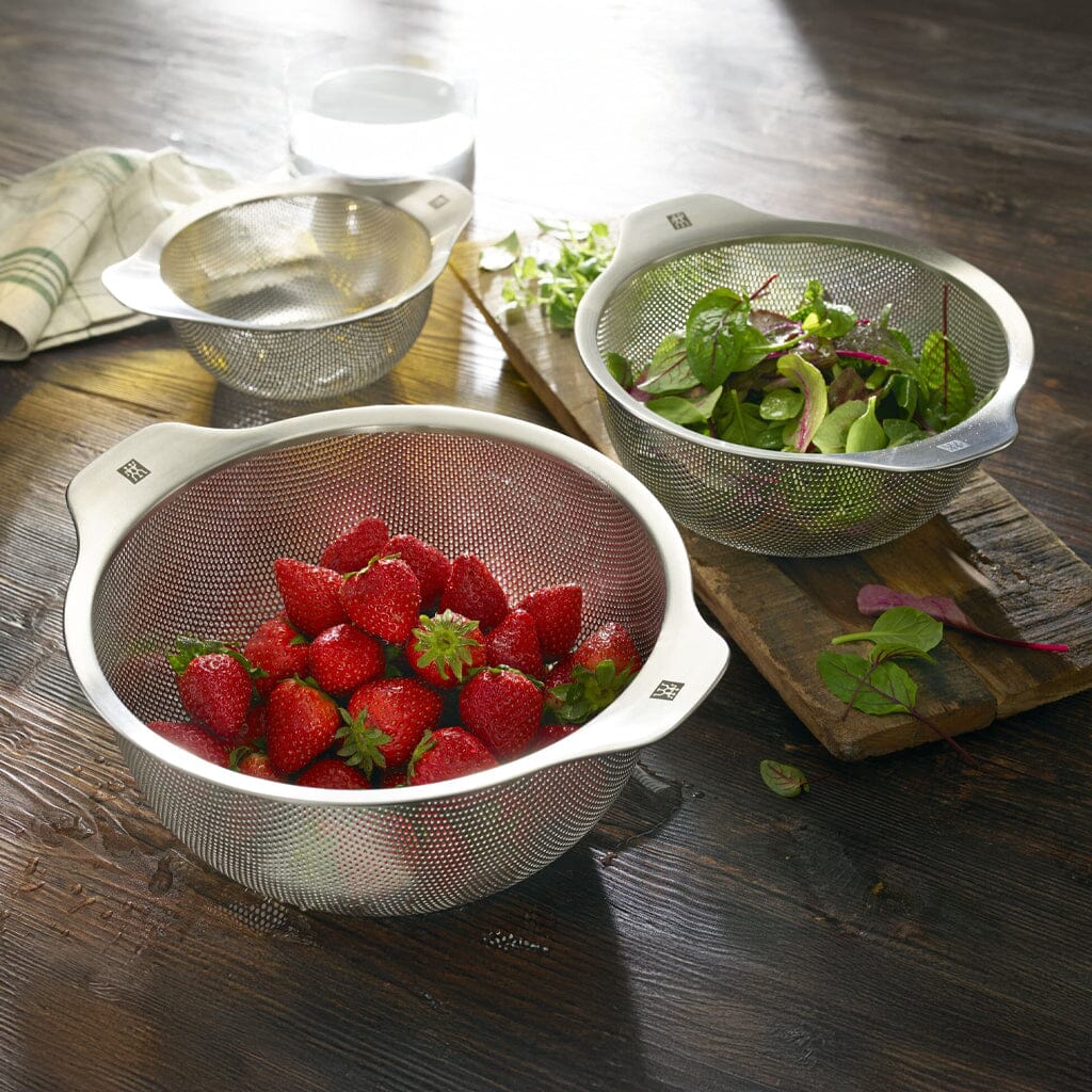 Colanders and sieves